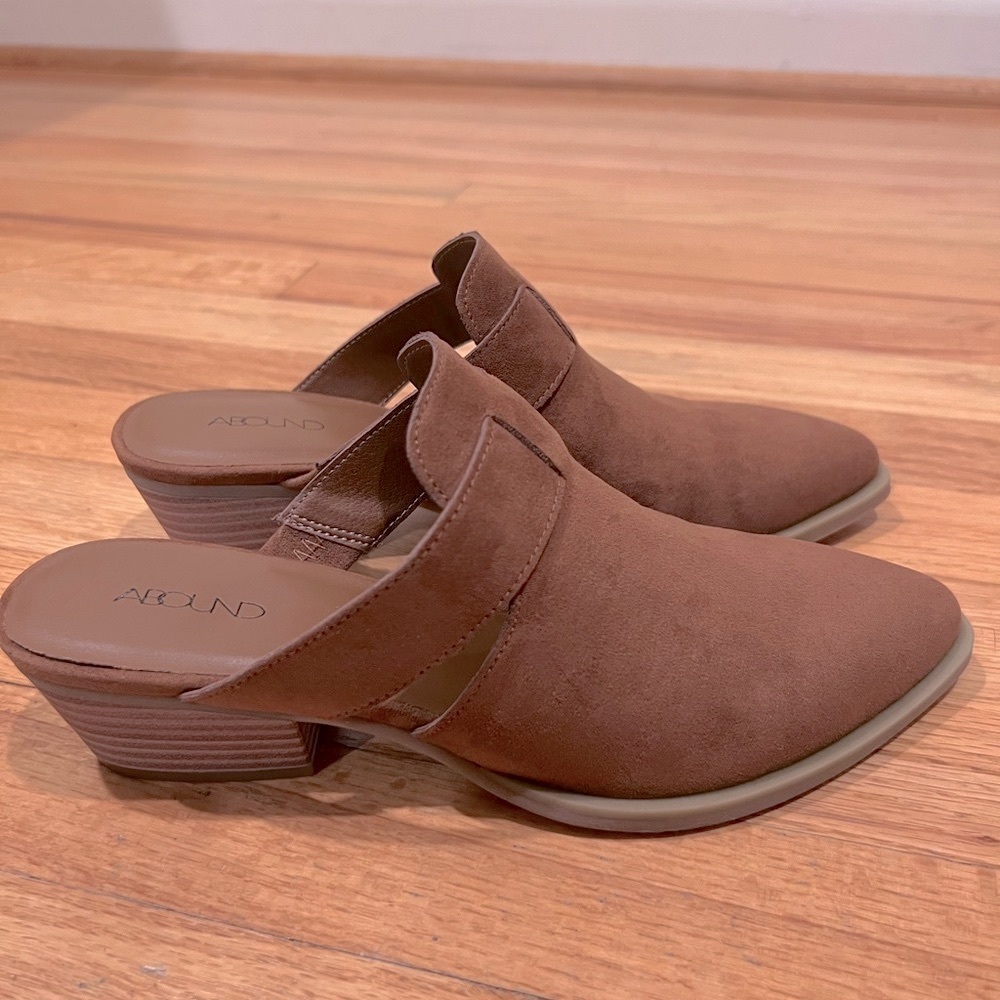 Abound Brown Suede Mules Slip Ons Excellent Condition -  Size 6 Women’s